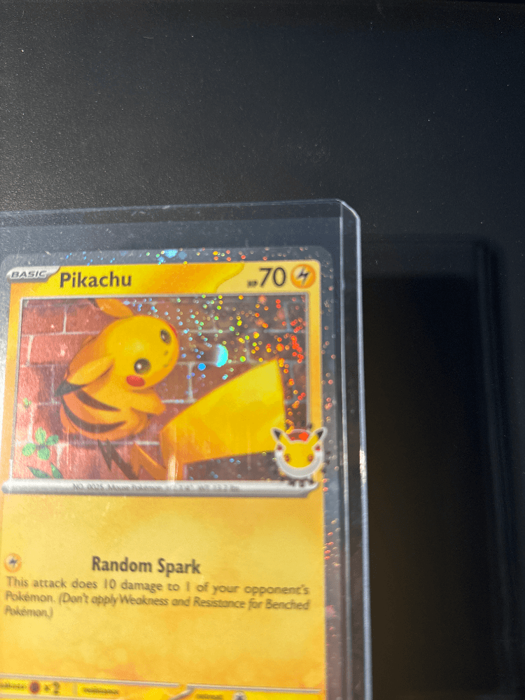 포켓몬스터 피카츄 30주년 프로모 카드 홀로 (북미판) + 뱃지